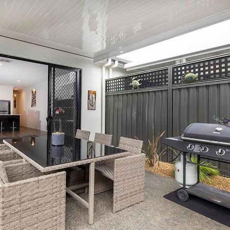 Luxury Home In Christies Beach With King Bed, Nbn, Netflix, 3Bed 2Bath Exterior photo