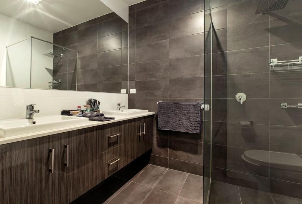 Luxury Home In Christies Beach With King Bed, Nbn, Netflix, 3Bed 2Bath Exterior photo