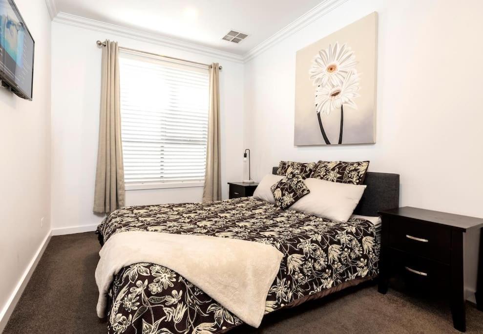 Luxury Home In Christies Beach With King Bed, Nbn, Netflix, 3Bed 2Bath Exterior photo